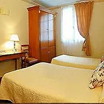 R De - Boutique 4* Paris