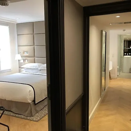 R De - Boutique 4*