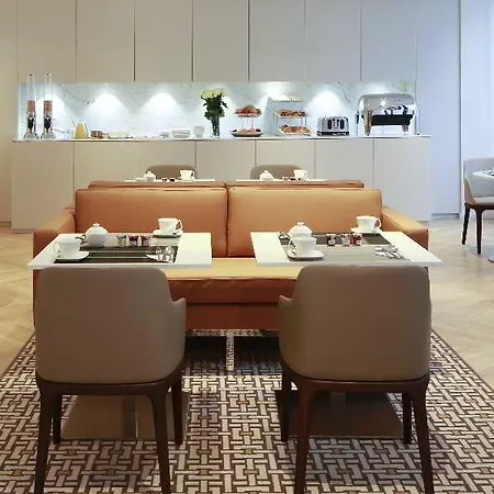 R De - Boutique 4*