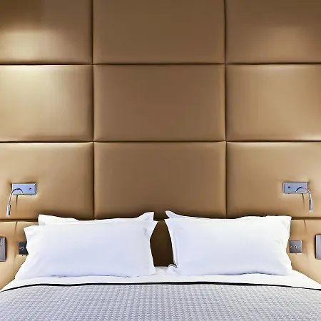 R De - Boutique 4*